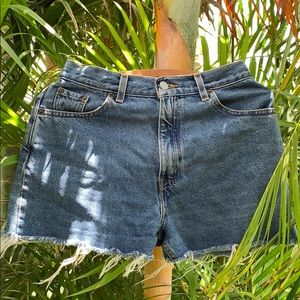 Levi Cutoff Shorts